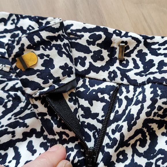 🔹️NWT Rafaella Blue & White Print Slim Cropped Ankle Pants Size 6/28 - Picture 5 of 8